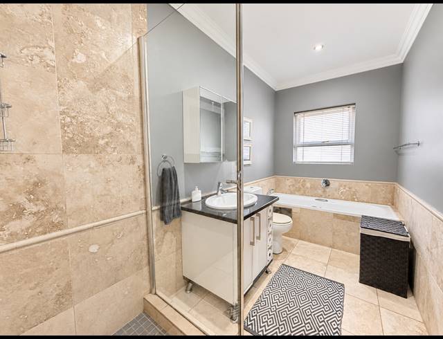 3 BEDROOM TOWNHOUSE FOR SALE IN MIDSTREAM ESTATE